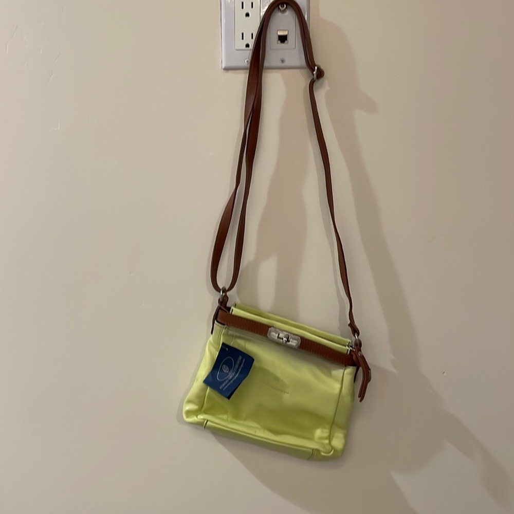 Borgo Degli Etruschi. Yellow